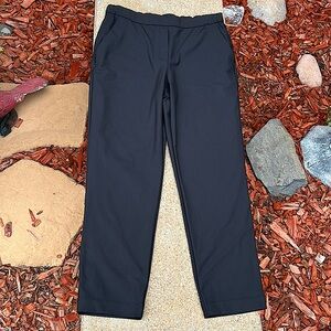 Lululemon Ladies 10 black elastic waist pant